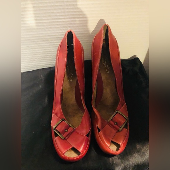 Women red wedge shoe. Size US 8. Great condition - Picture 5 of 5